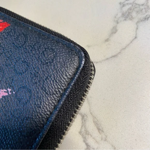 Guess Wallet - Picture 5 of 15